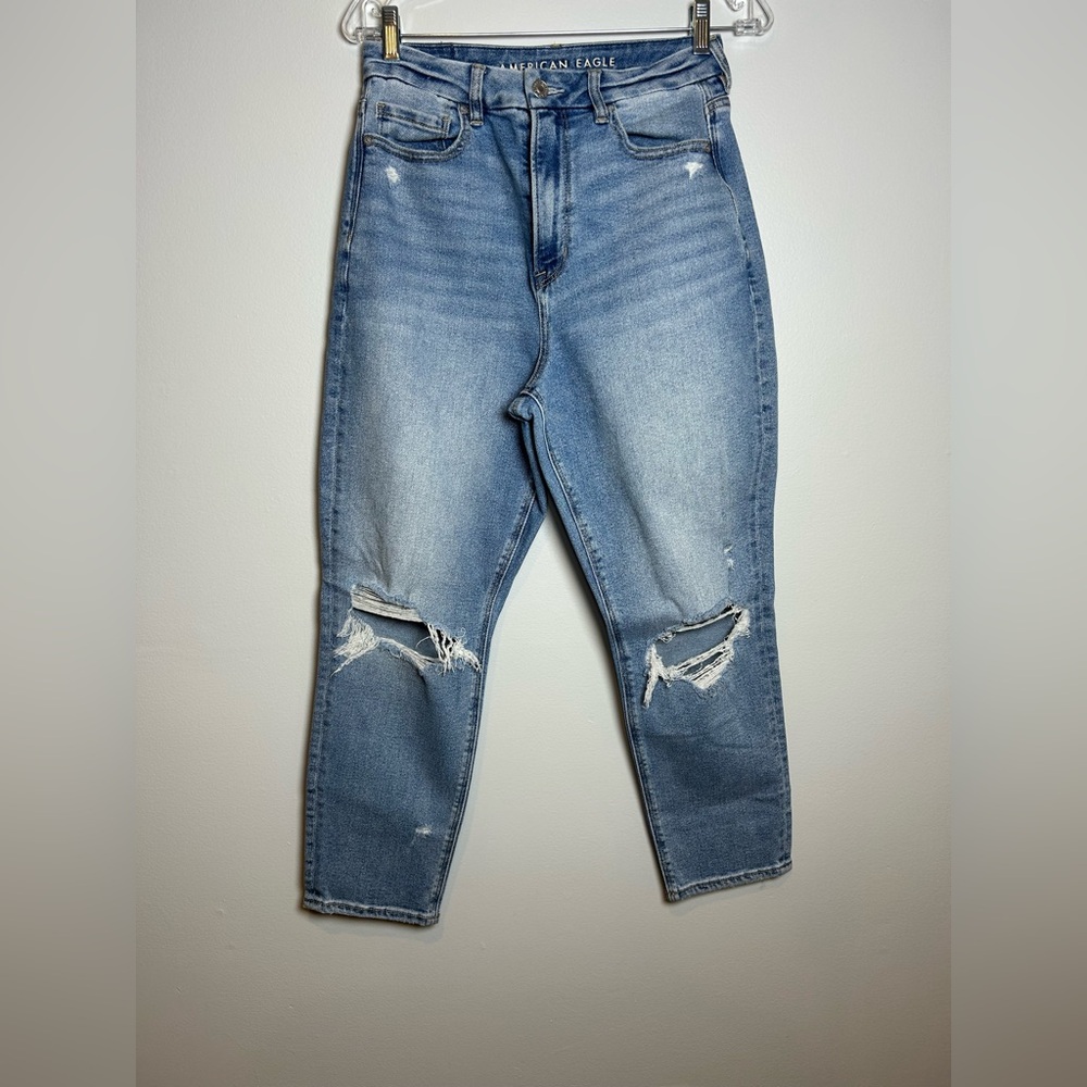 American Eagle curvy mom jeans size 6 short high rise Distressed Jeans